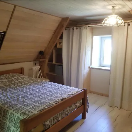 Casa de Férias Maisonnette Dans Un Ecrin De Pierre Et De Verdure Cabrerets