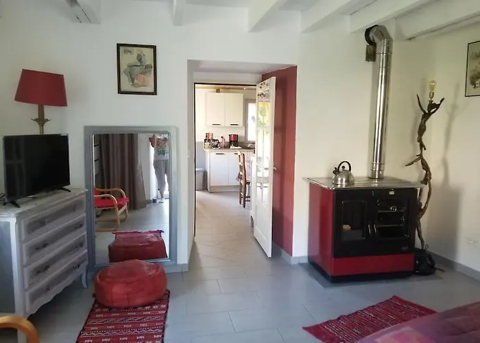 Maisonnette Dans Un Ecrin De Pierre Et De Verdure Cabrerets