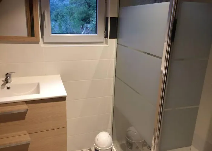 Maisonnette Dans Un Ecrin De Pierre Et De Verdure * Cabrerets