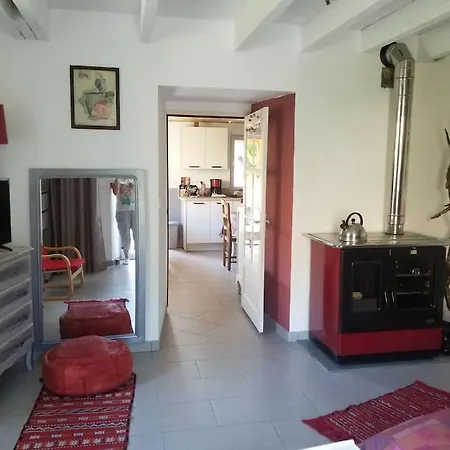 Maisonnette Dans Un Ecrin De Pierre Et De Verdure Cabrerets