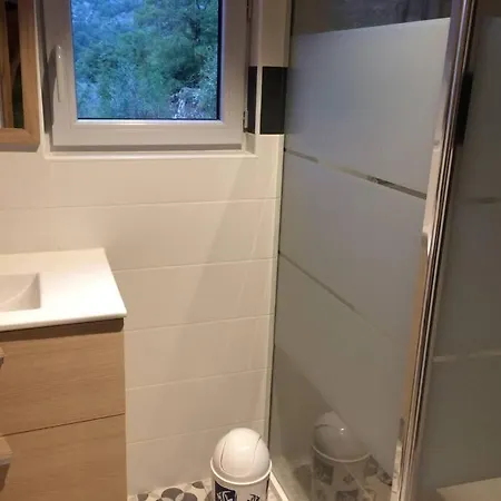 Maisonnette Dans Un Ecrin De Pierre Et De Verdure * Cabrerets