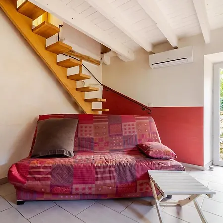 Holiday home Maisonnette Dans Un Ecrin De Pierre Et De Verdure